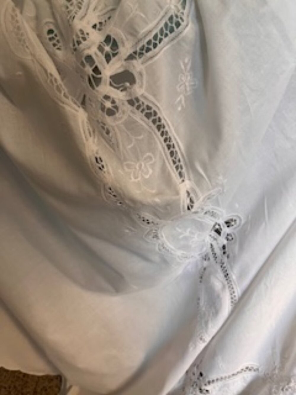 Elegant Battenburg Lace Tablecloth – 80x70 – Snowy White, Vintage Charm